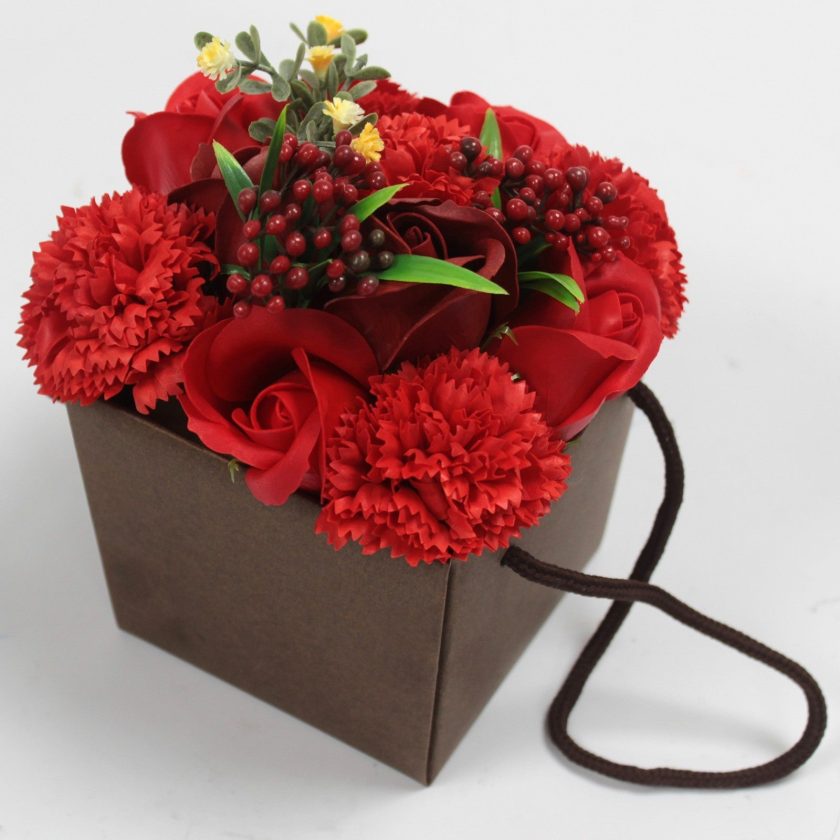 Cesto de flores em sabão - Rosas e Cravos (Vermelho)